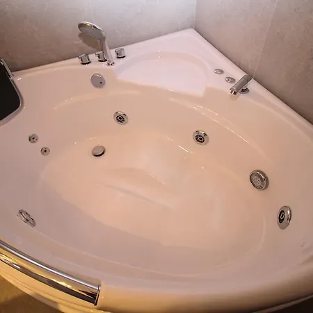 Willa Aleandro Ksamil