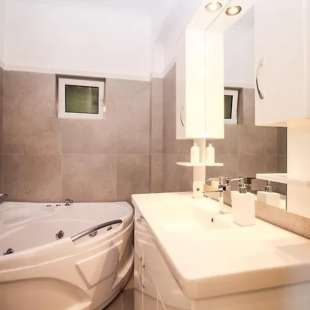 Willa Aleandro Ksamil